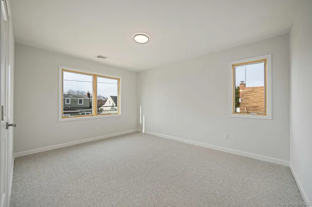 $899,990 | 115 Riviera Parkway, Lindenhurst, NY 11757