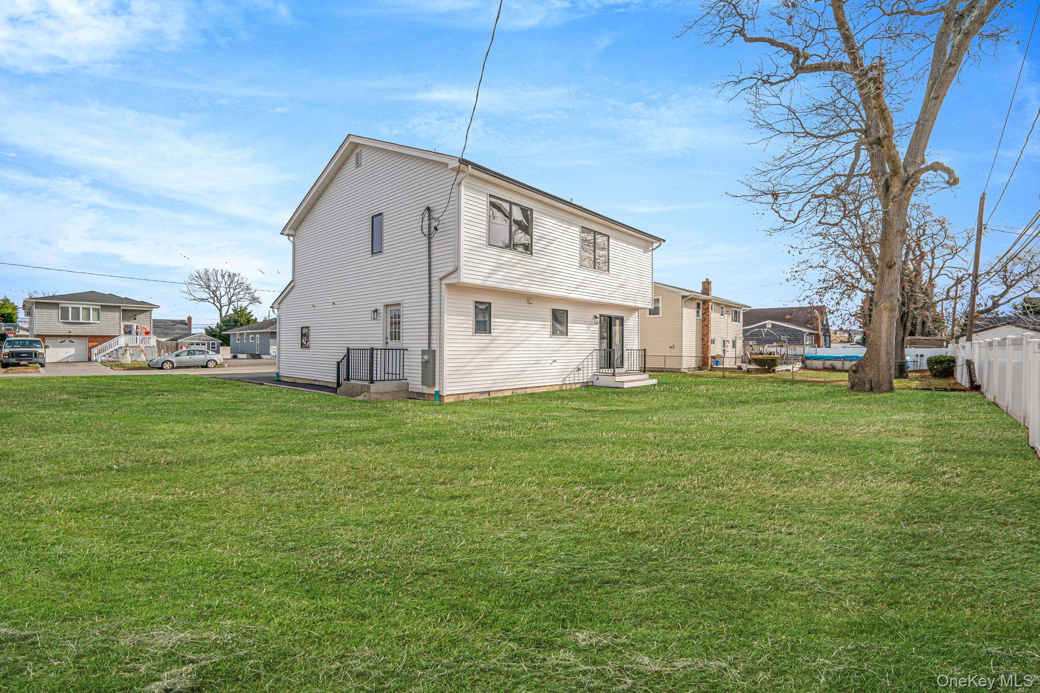 115 Riviera Parkway Lindenhurst, NY 11757 - Photo 8 of 33 Rear view of property