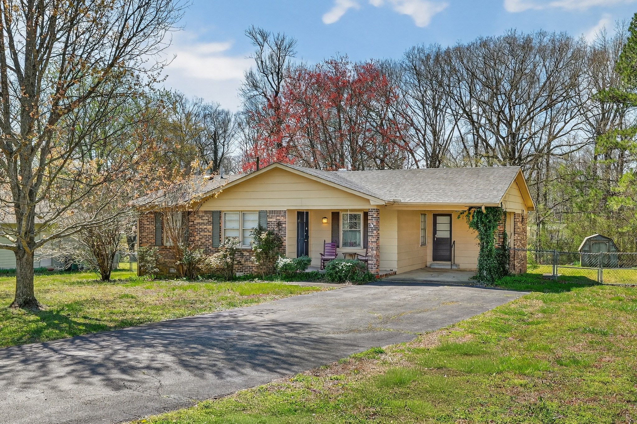 18 Town Road Fayetteville, TN 37334 - Photo 1 of 22 a front view of a house with yard and green space