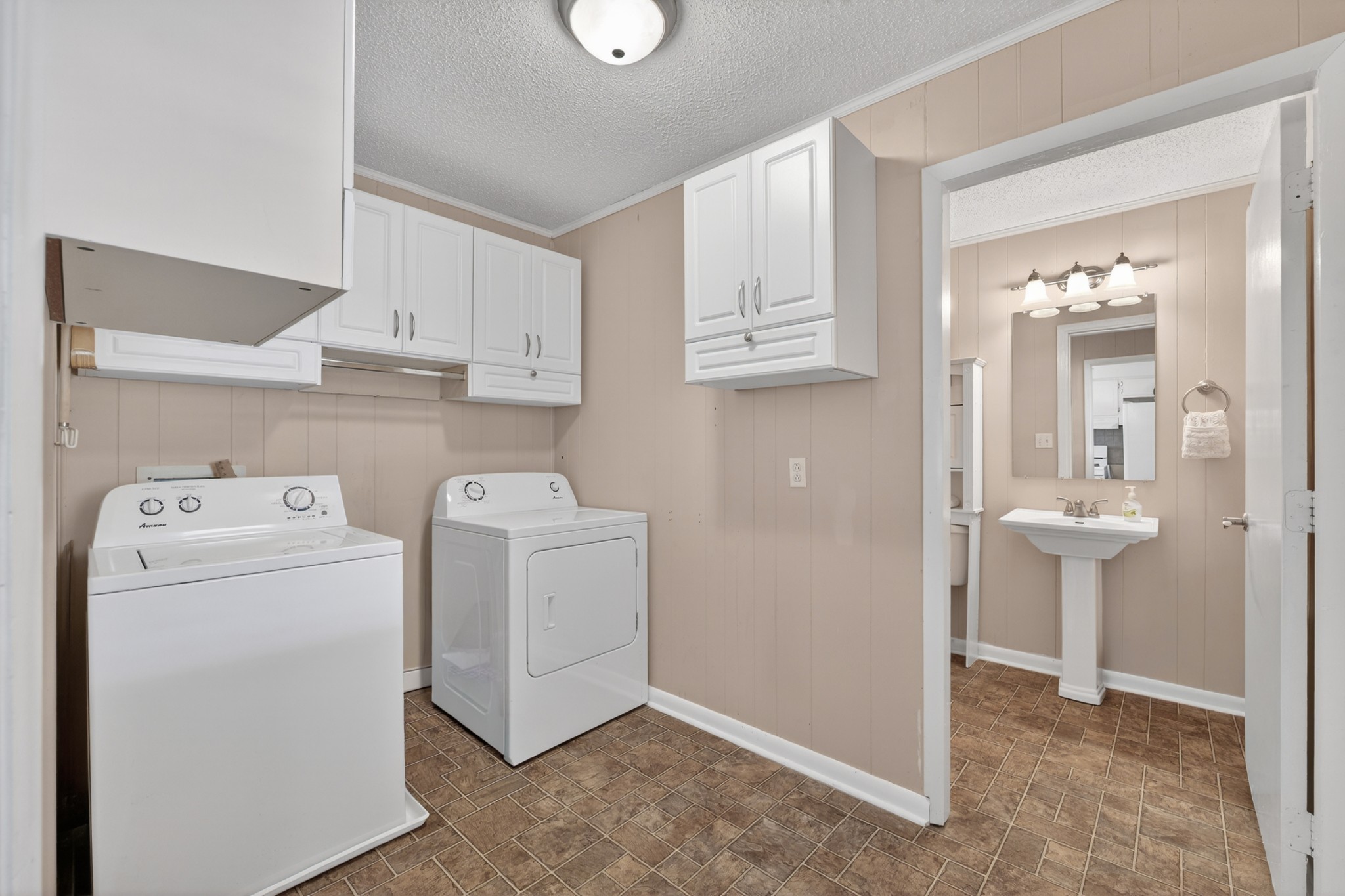 18 Town Road Fayetteville, TN 37334 - Photo 11 of 22 a utility room with dryer and washer