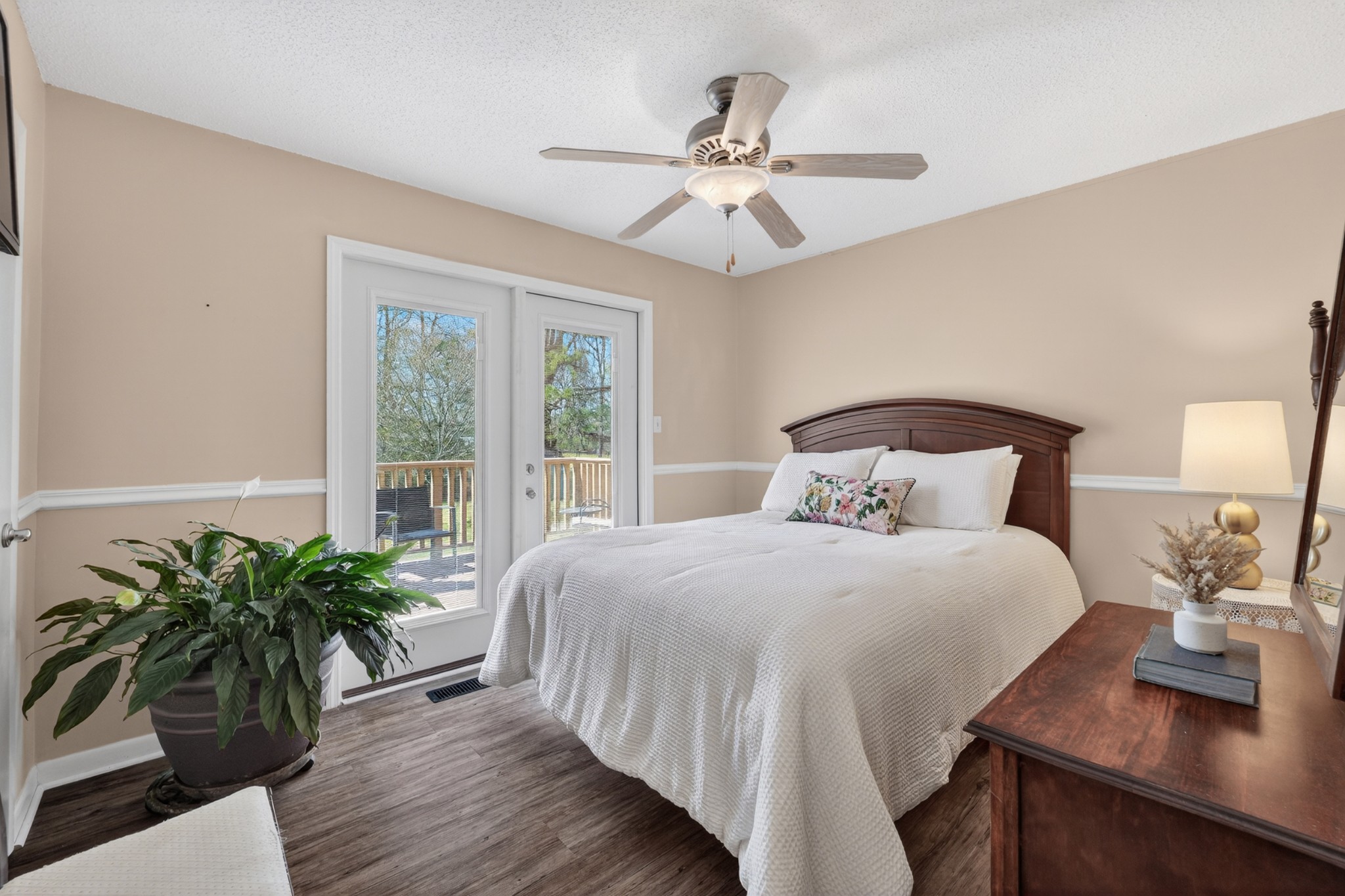 18 Town Road Fayetteville, TN 37334 - Photo 15 of 22 a bedroom with a bed and a potted plant