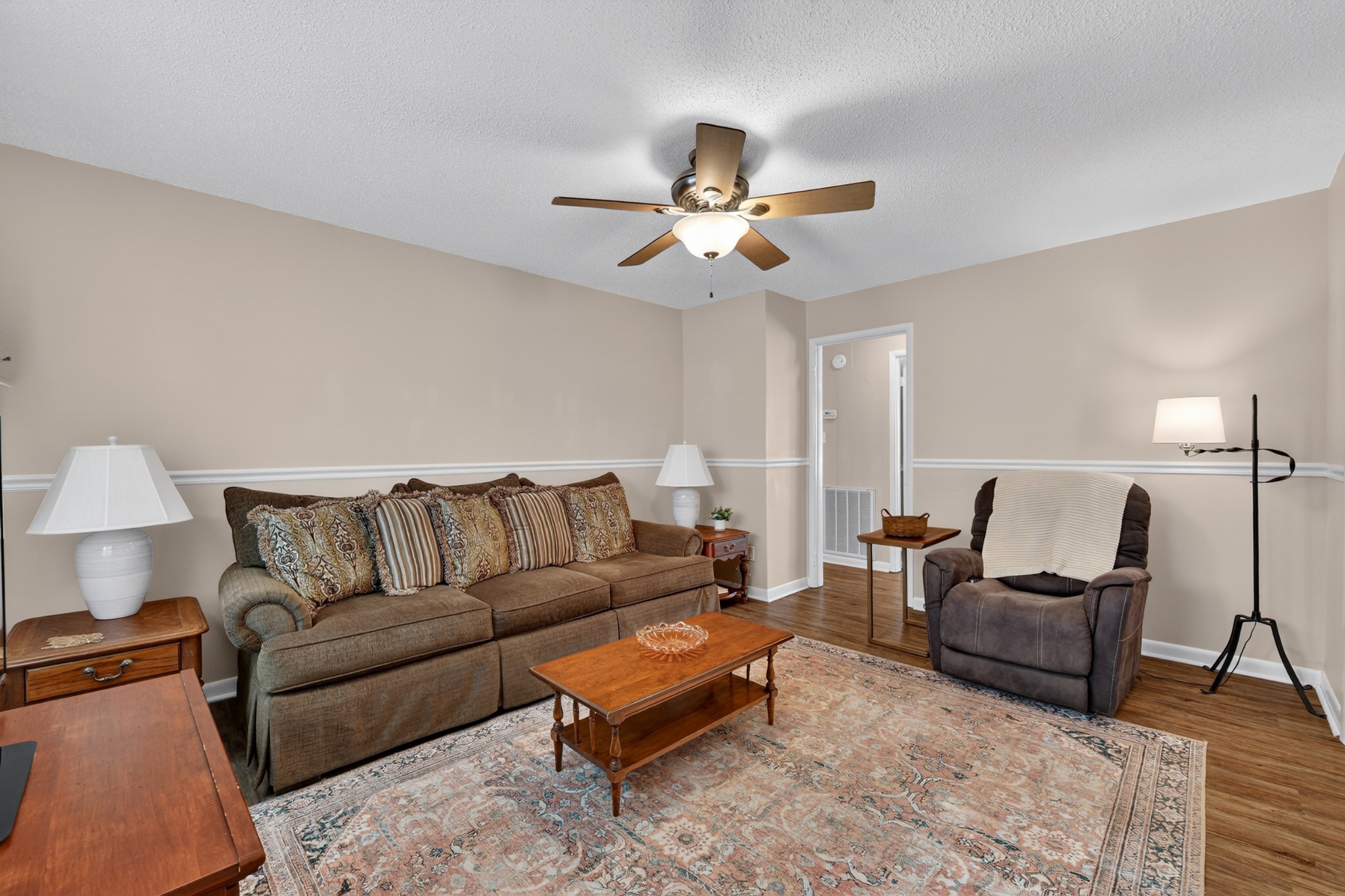 18 Town Road Fayetteville, TN 37334 - Photo 5 of 22 a living room with furniture