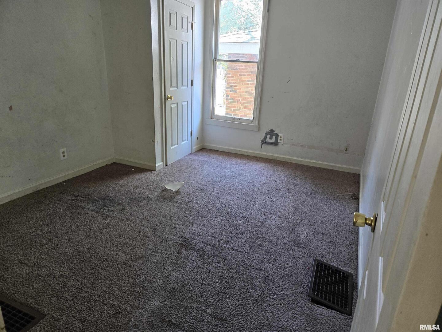 702 West Walnut Street Carbondale, IL 62901 - Photo 8 of 12 an empty room with windows