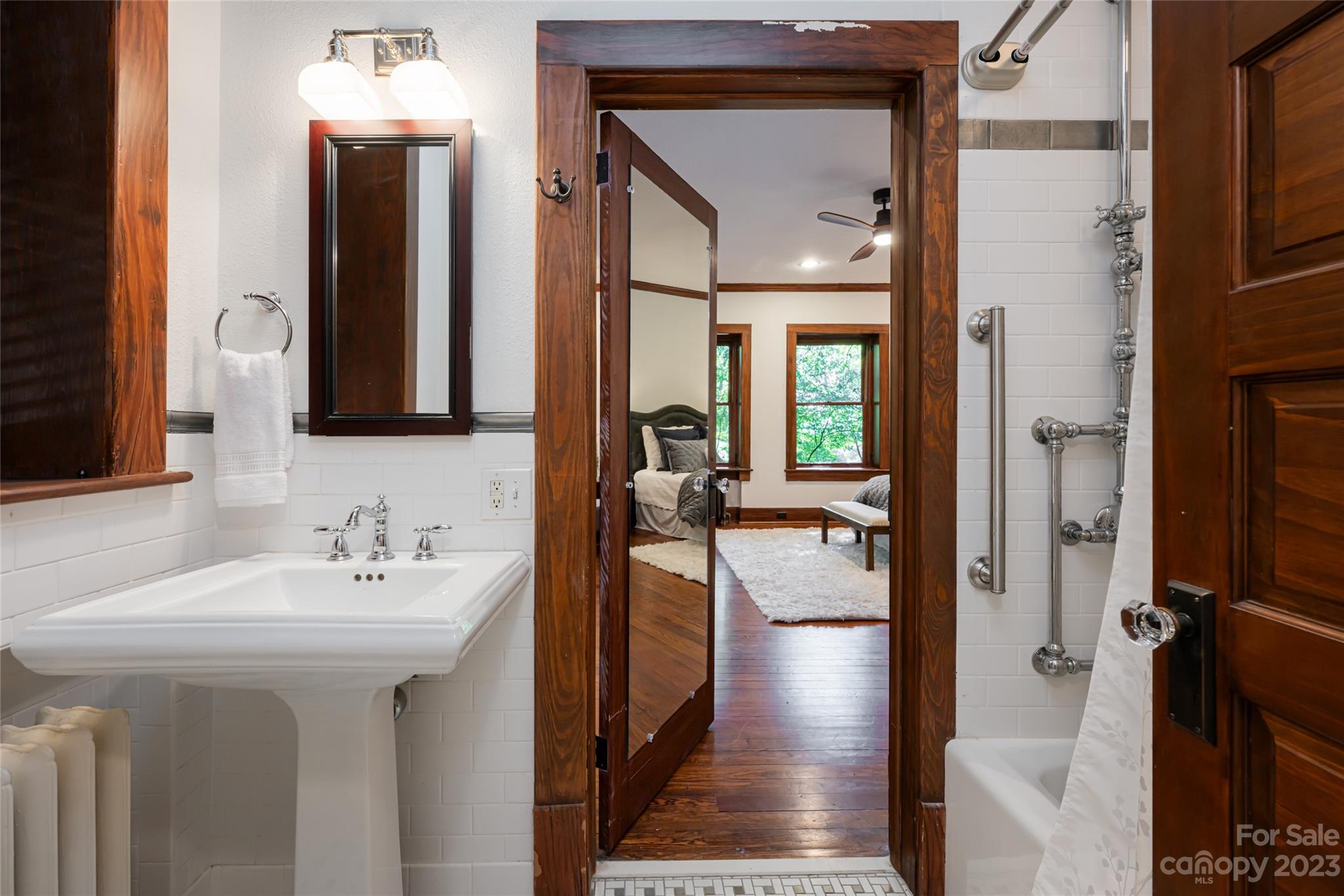 27 Edgewood Road Asheville, NC 28804 - Photo 25 of 48 a en suite bathroom with a sink and mirror