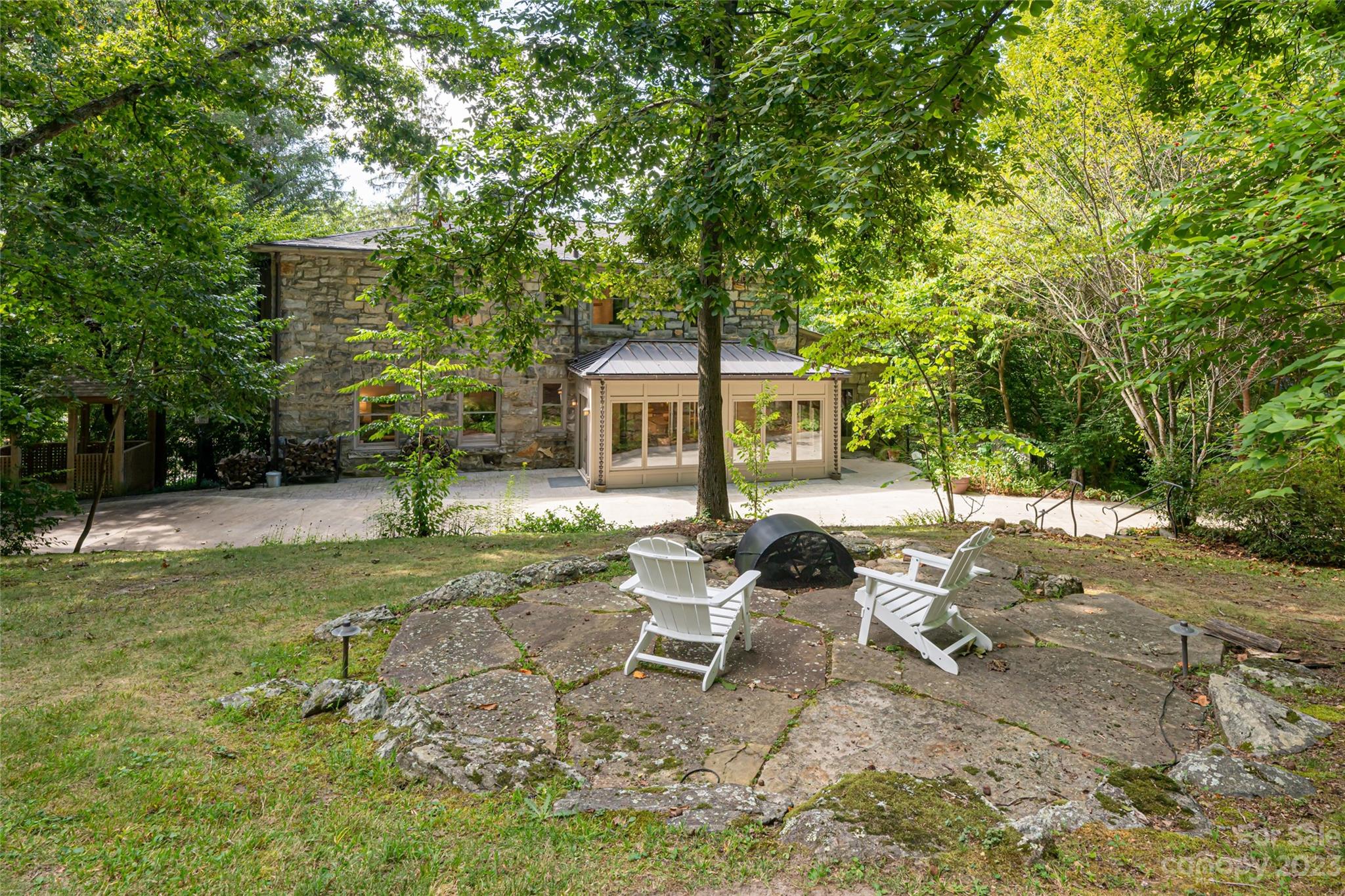 27 Edgewood Road Asheville, NC 28804 - Photo 42 of 48 a house view with a sitting space