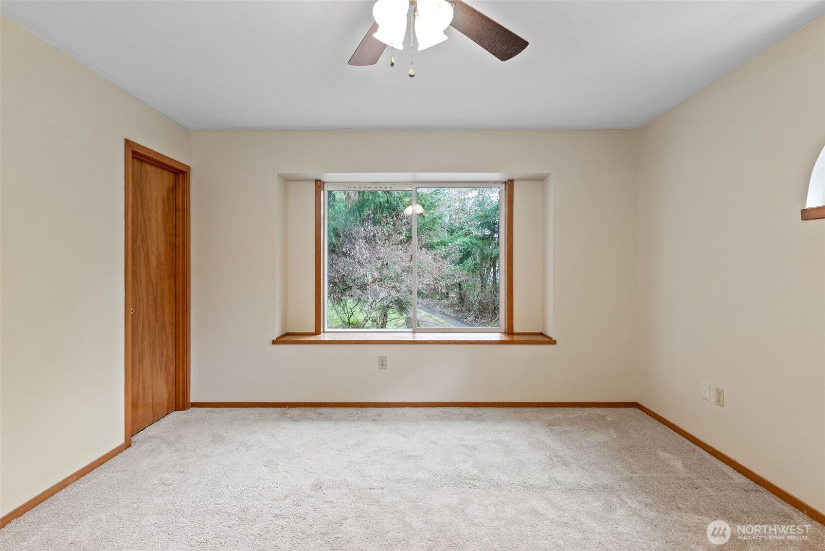 38 Brighton Street Port Hadlock, WA 98339 - Photo 21 of 37 an empty room with a window
