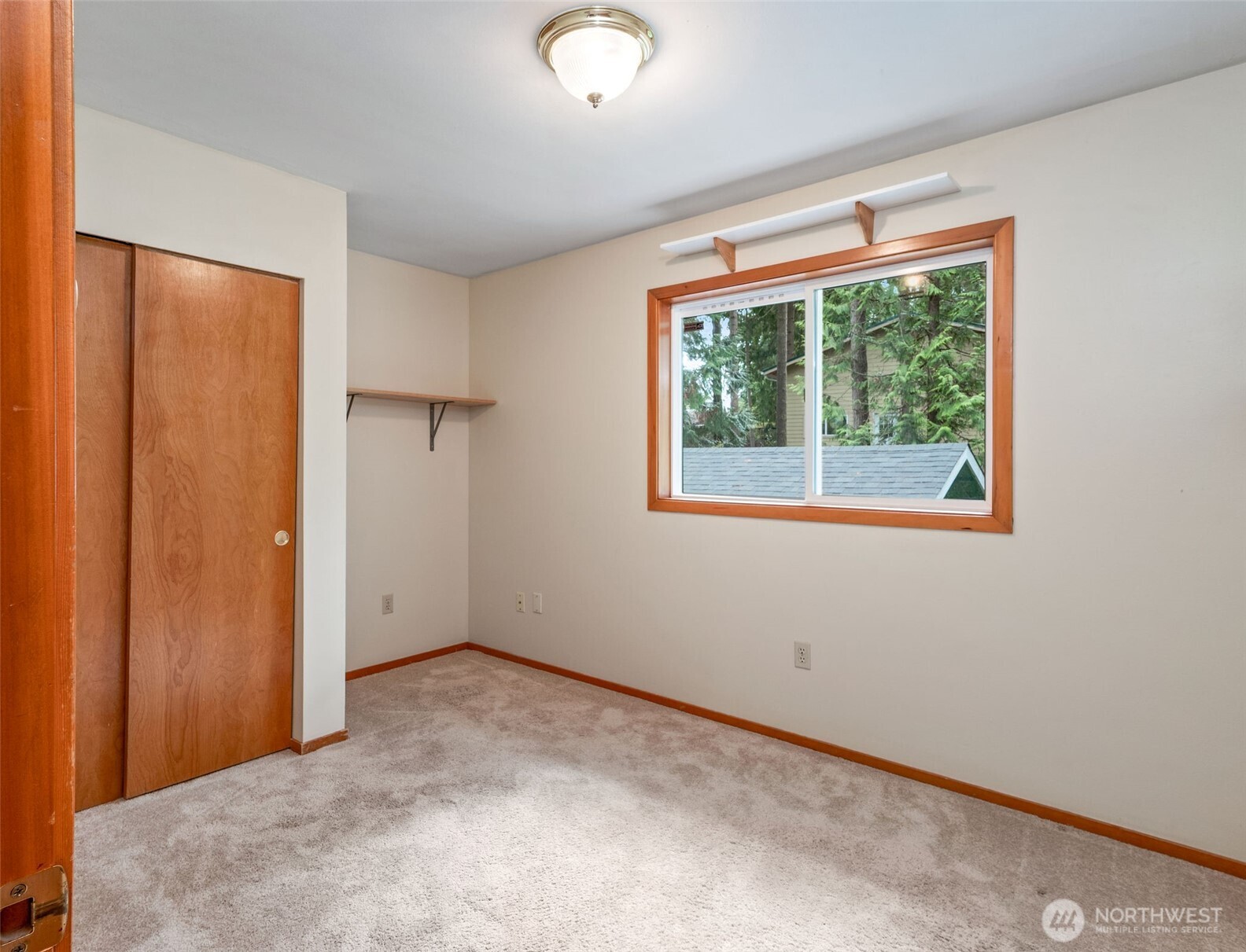 38 Brighton Street Port Hadlock, WA 98339 - Photo 26 of 37 an empty room with a window