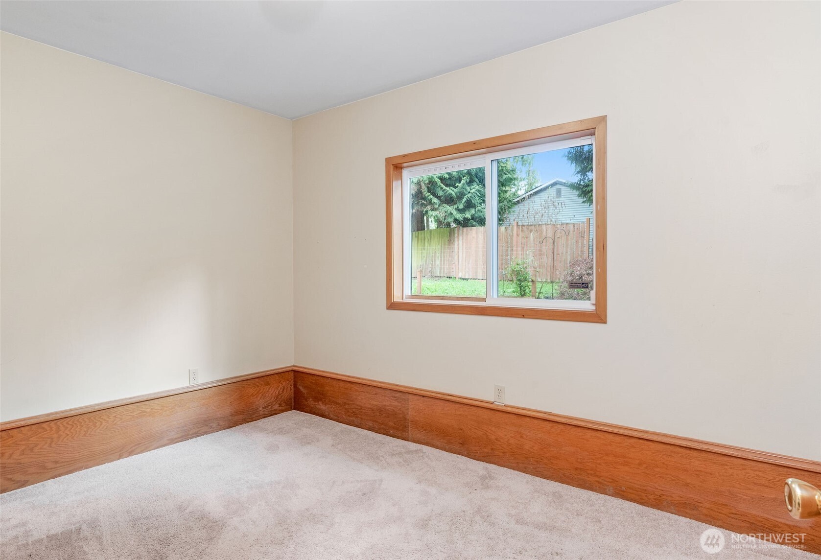 38 Brighton Street Port Hadlock, WA 98339 - Photo 32 of 37 an empty room with a window