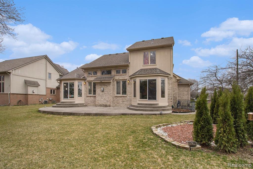 2001 Roundtree Rochester Hills, MI 48307 - Photo 32 of 37
