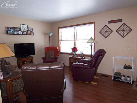 10175 West Stanley Road Flushing, MI 48433 - Photo 8 of 29 20392107-7.JPG
