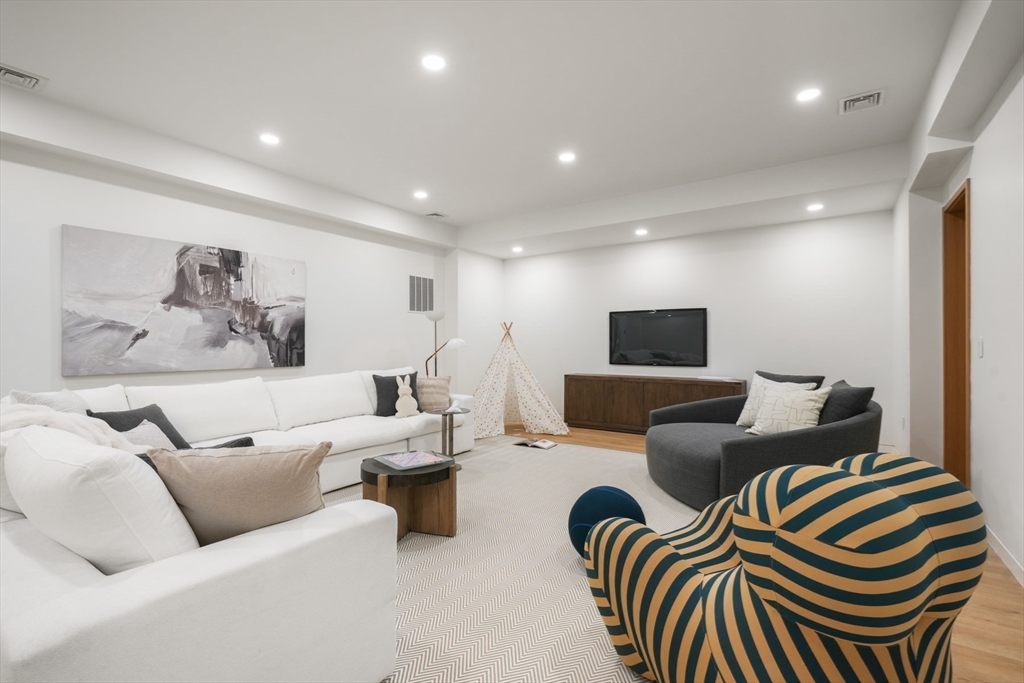 12 Robin Road Weston, MA 02493 - Photo 30 of 39