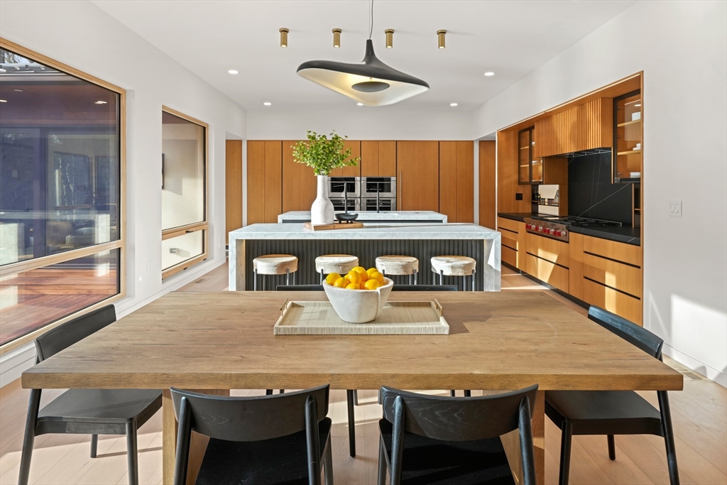 12 Robin Road Weston, MA 02493 - Photo 4 of 39