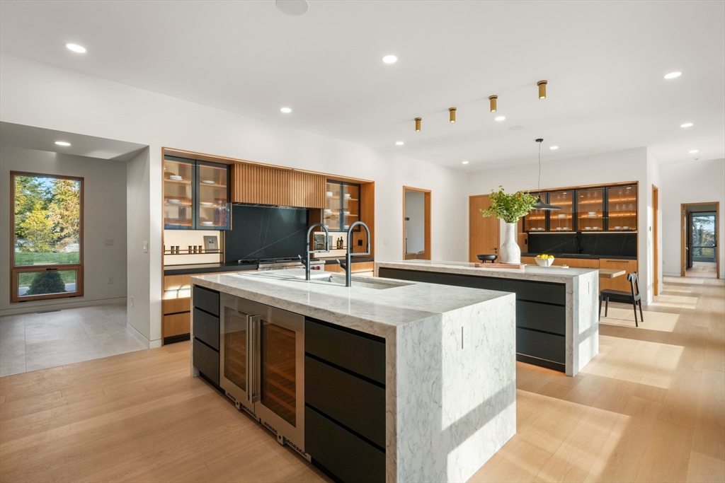 12 Robin Road Weston, MA 02493 - Photo 5 of 39