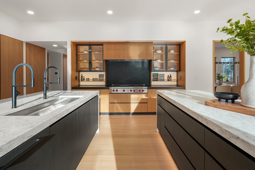 12 Robin Road Weston, MA 02493 - Photo 7 of 39