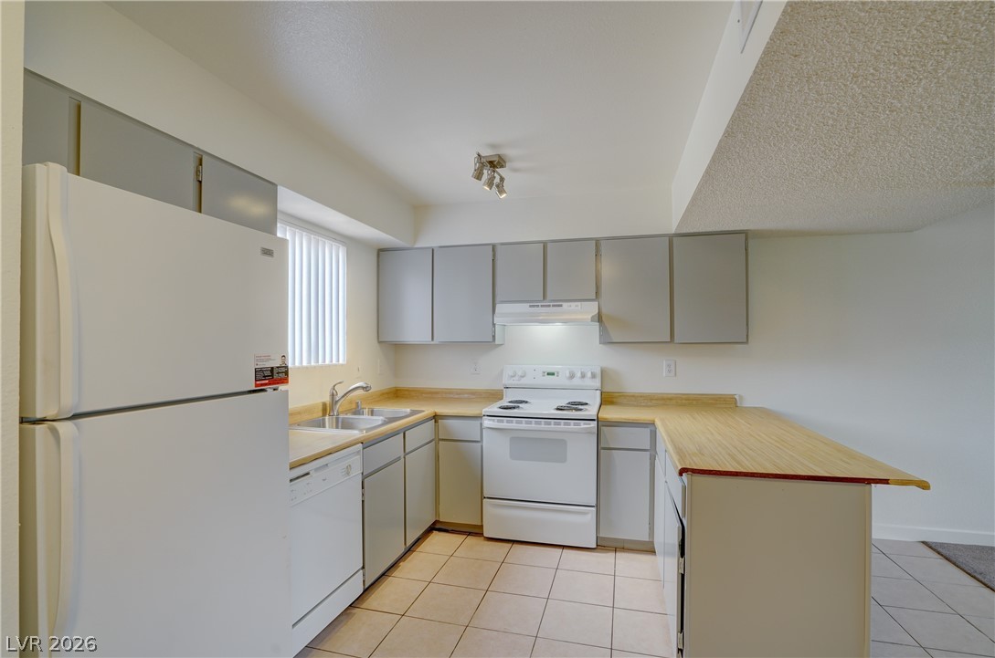 3536 Rio Robles Drive, Unit A North Las Vegas, NV 89030 - Photo 4 of 10