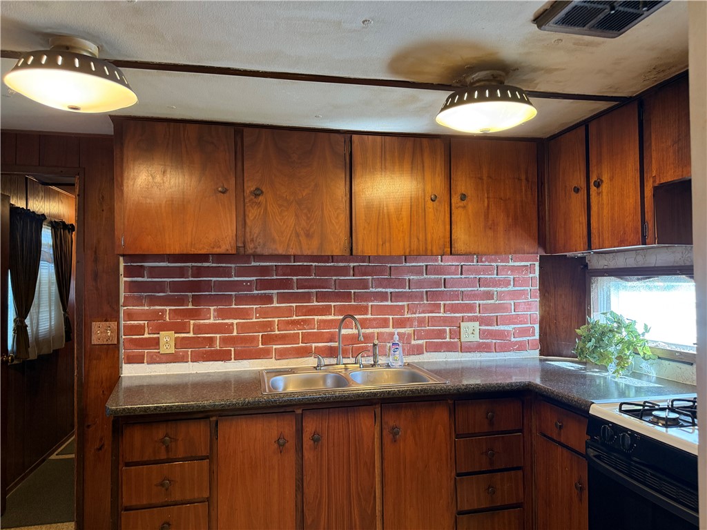 14720 East Lee Road Albion, NY 14411 - Photo 7 of 19