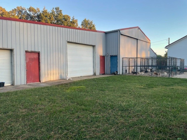 6160 Underwood Road Springfield, TN 37172 - Photo 1 of 21 a view of a house with backyard and garden