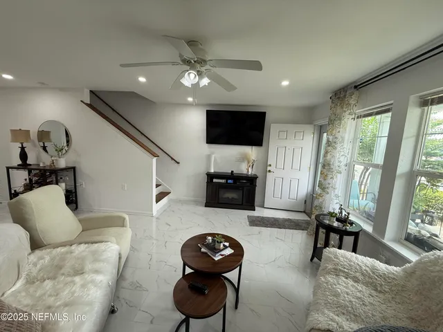 $299,900 | 106 Sunrise Court, Atlantic Beach, FL 32233