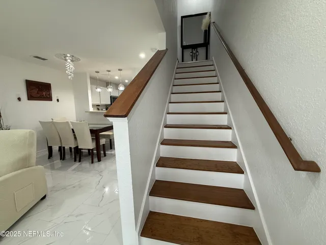 $299,900 | 106 Sunrise Court, Atlantic Beach, FL 32233