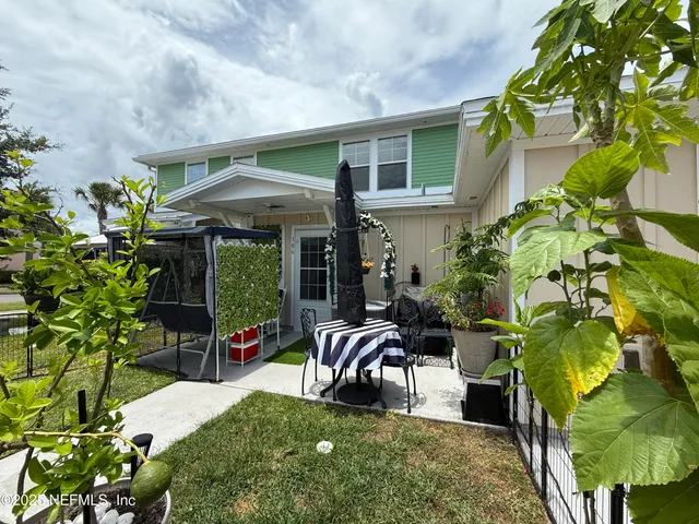 $299,900 | 106 Sunrise Court, Atlantic Beach, FL 32233