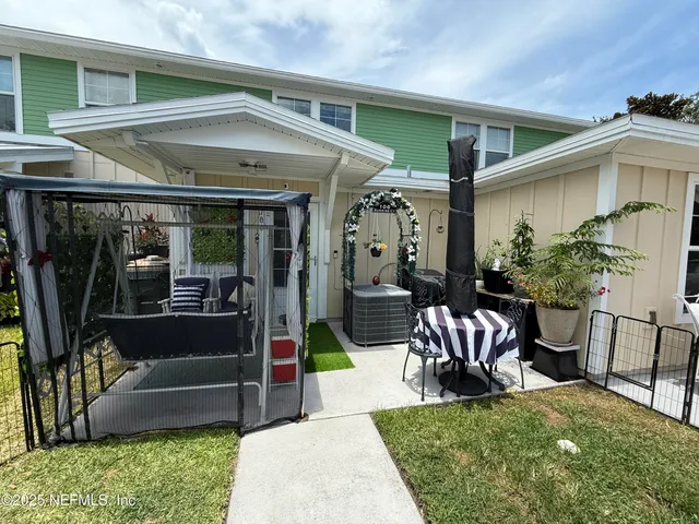 $299,900 | 106 Sunrise Court, Atlantic Beach, FL 32233