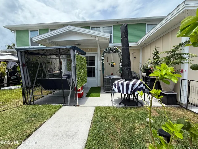 $299,900 | 106 Sunrise Court, Atlantic Beach, FL 32233