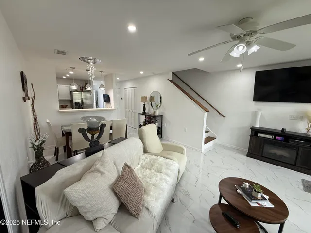 $299,900 | 106 Sunrise Court, Atlantic Beach, FL 32233