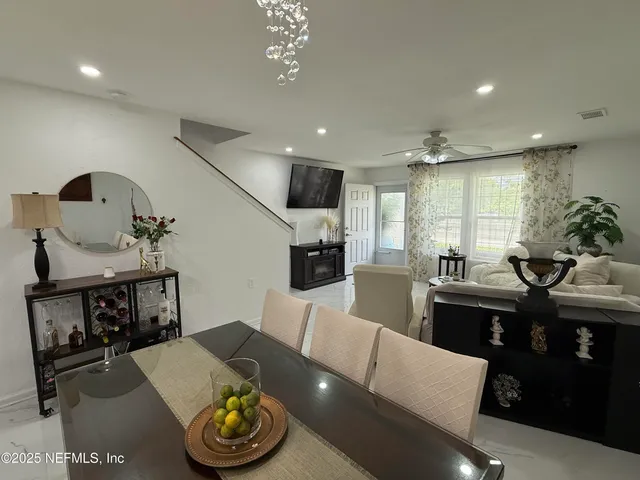 $299,900 | 106 Sunrise Court, Atlantic Beach, FL 32233