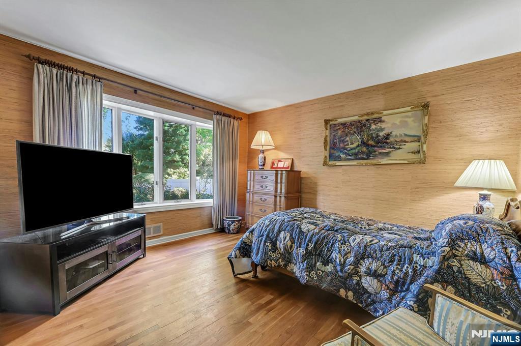979 River Road New Milford, NJ 07646 - Photo 11 of 25 Gallery Image 11