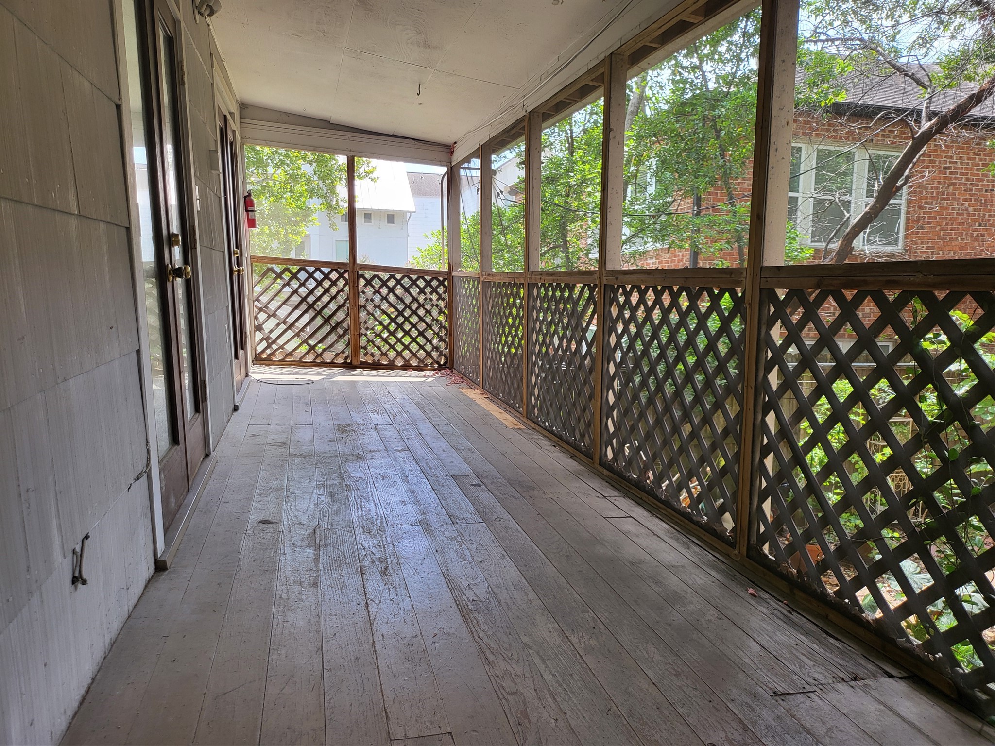 1529 Welch Street Houston, TX 77006 - Photo 18 of 34 a view of a room with wooden floor and large window