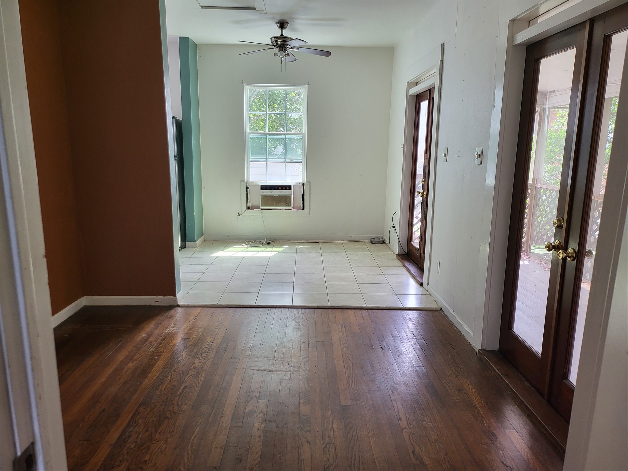 1529 Welch Street Houston, TX 77006 - Photo 21 of 34 an empty room with wooden floor and windows
