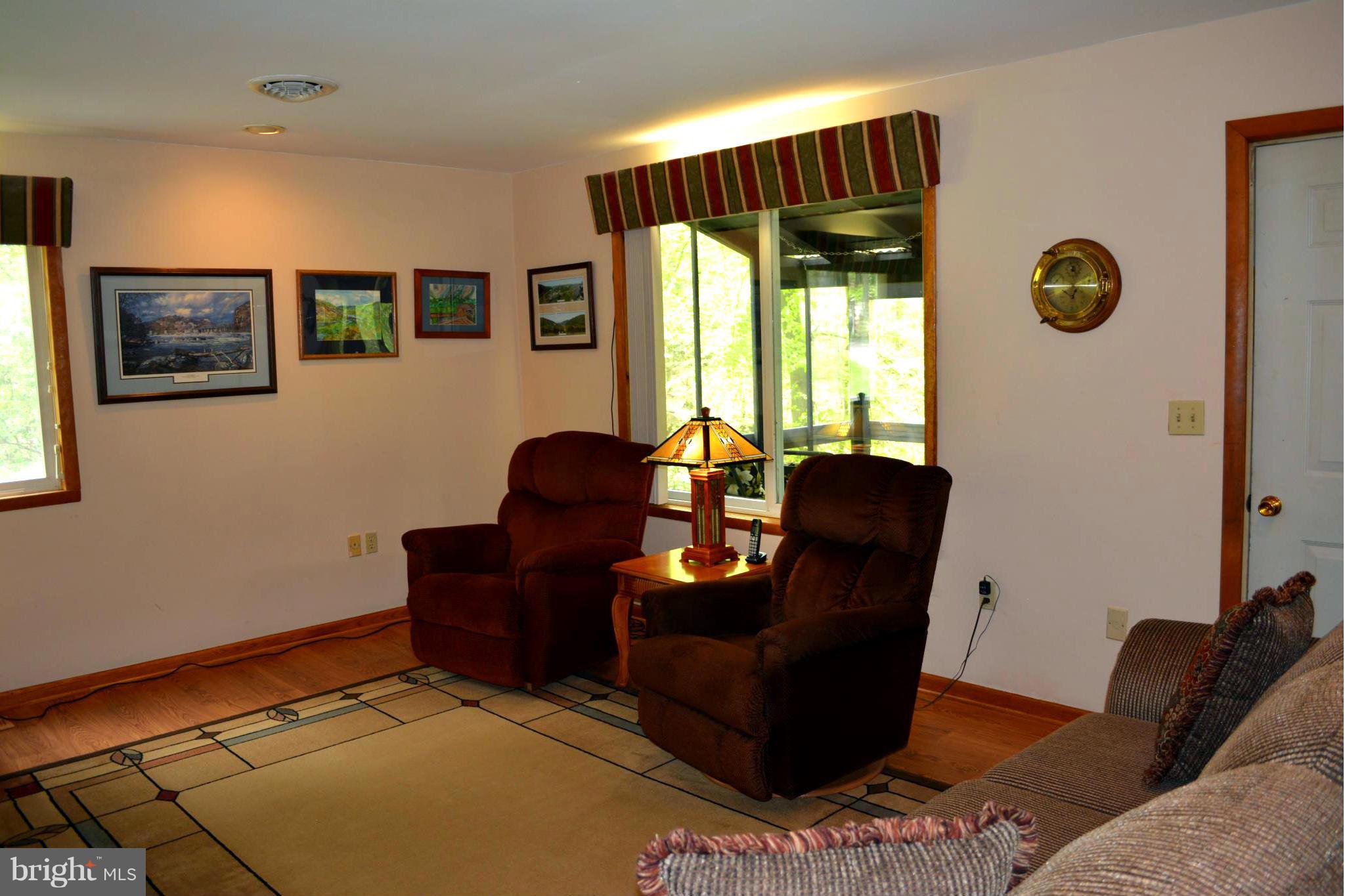 1608 Hoffmaster Road Knoxville, MD 21758 - Photo 9 of 30 Living Room