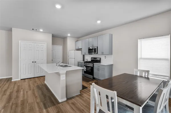 $2,200 | 707 Long Cedar Drive, Conroe, TX 77301