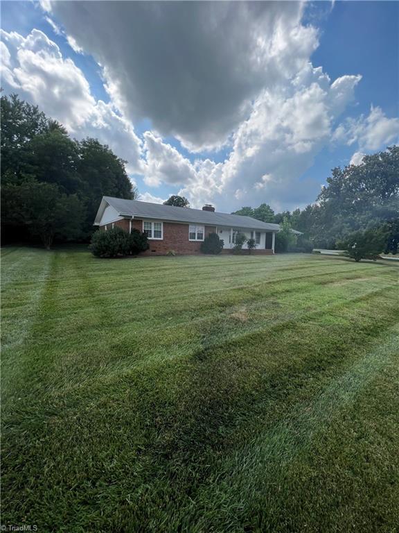 1327 Fleming Road Greensboro, NC 27410 - Photo 3 of 24