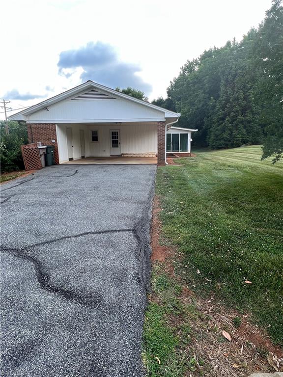 1327 Fleming Road Greensboro, NC 27410 - Photo 6 of 24