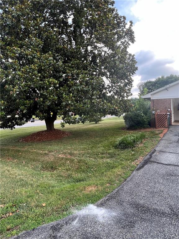 1327 Fleming Road Greensboro, NC 27410 - Photo 10 of 24