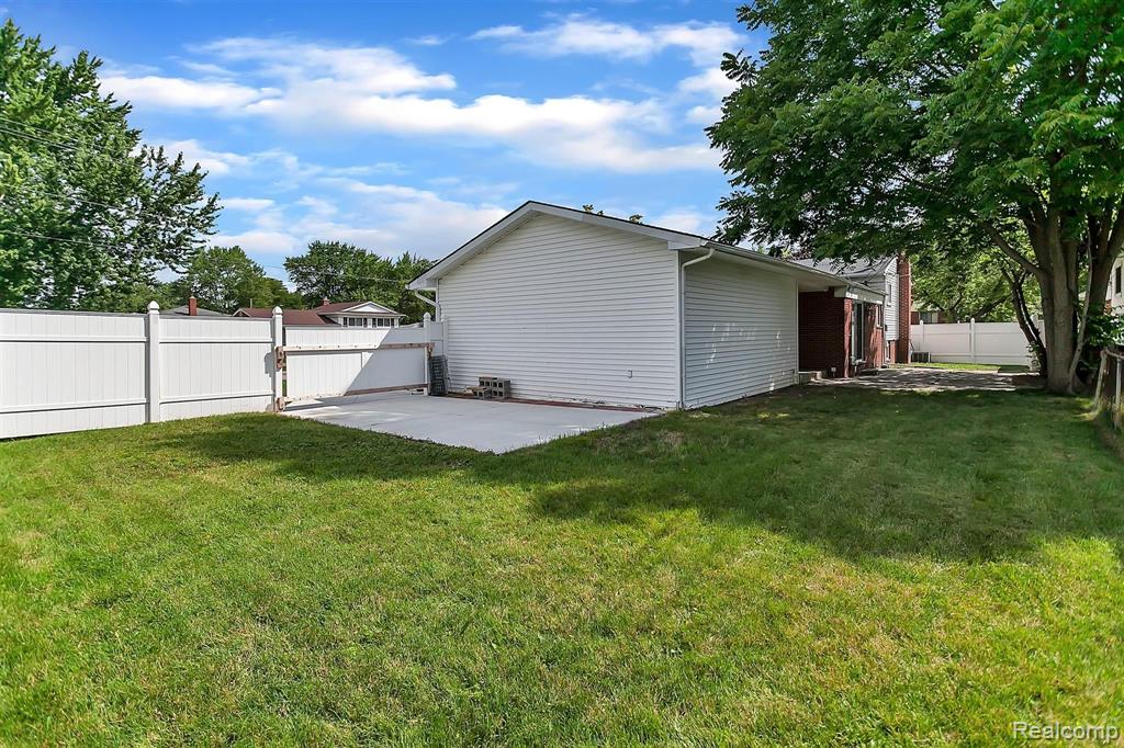 12062 Racine Road Warren, MI 48093 - Photo 43 of 46
