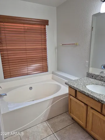 $2,700 | 893 West Straford Avenue, Gilbert, AZ 85233