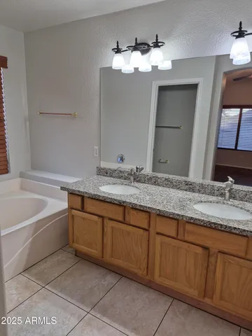 $2,700 | 893 West Straford Avenue, Gilbert, AZ 85233