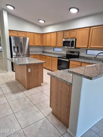 $2,700 | 893 West Straford Avenue, Gilbert, AZ 85233