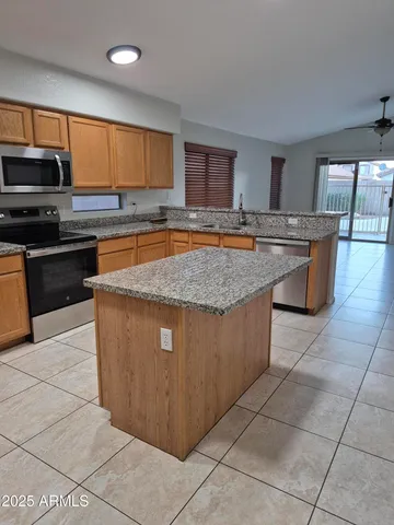 $2,700 | 893 West Straford Avenue, Gilbert, AZ 85233