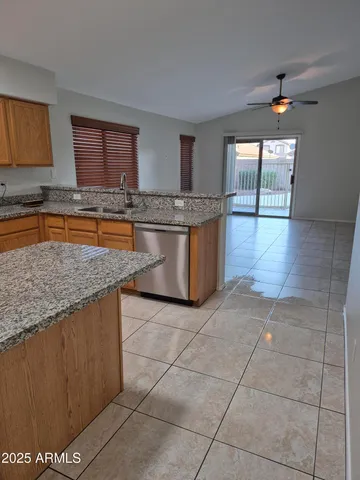 $2,700 | 893 West Straford Avenue, Gilbert, AZ 85233