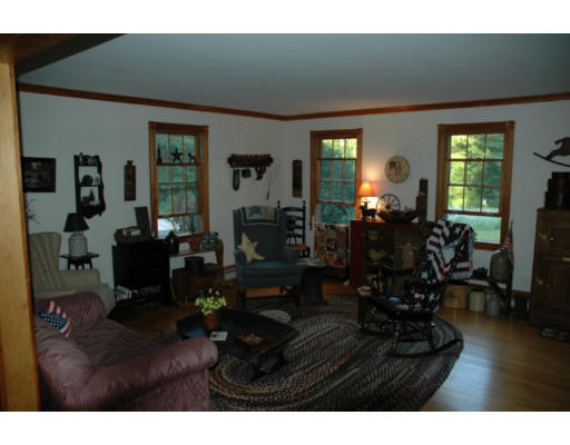 422 Walnut Plain Road Rochester, MA 02770 - Photo 7 of 11