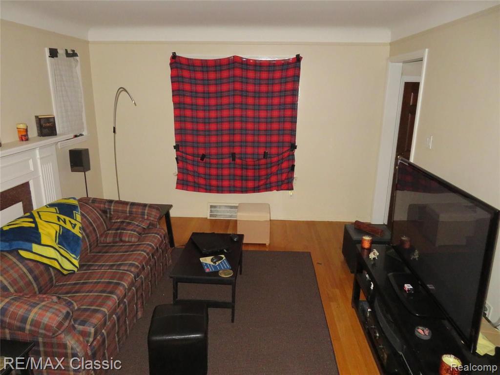 25514 Graham Road Redford, MI 48239 - Photo 6 of 29