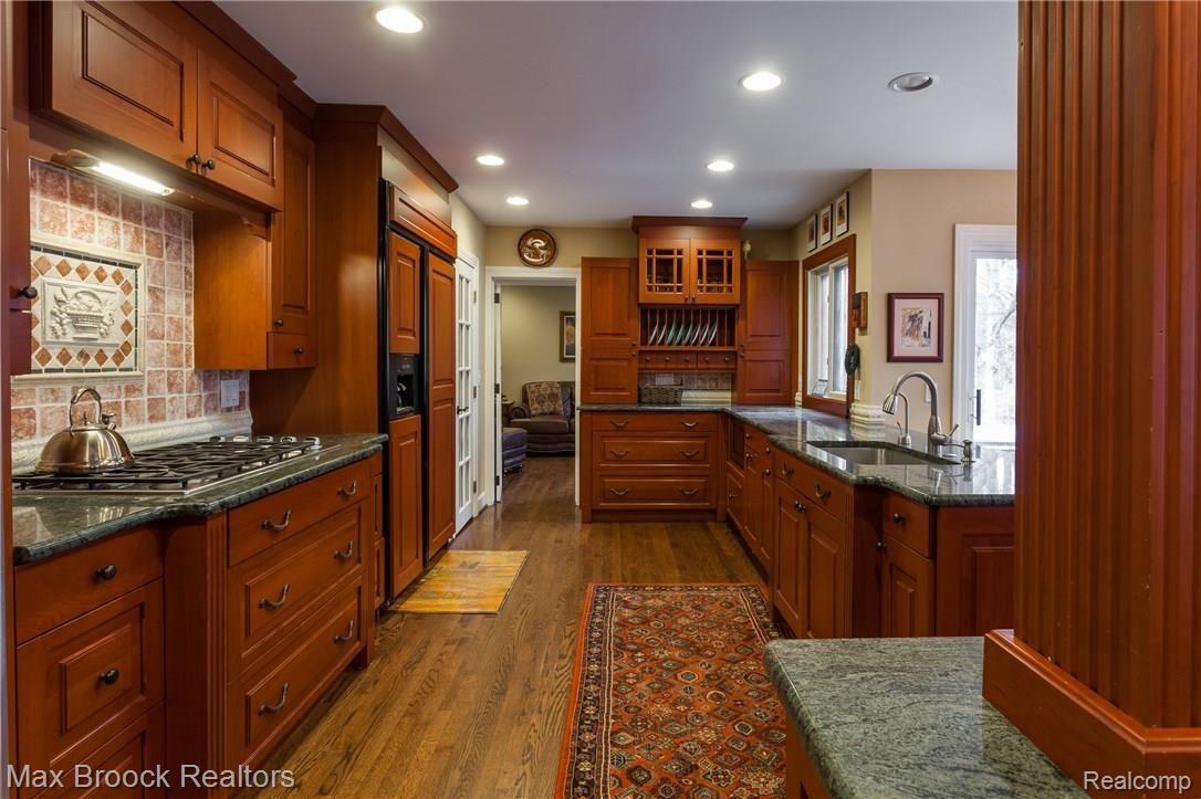 30630 High Valley Road Farmington, MI 48331 - Photo 27 of 52 IMG_0763.jpg