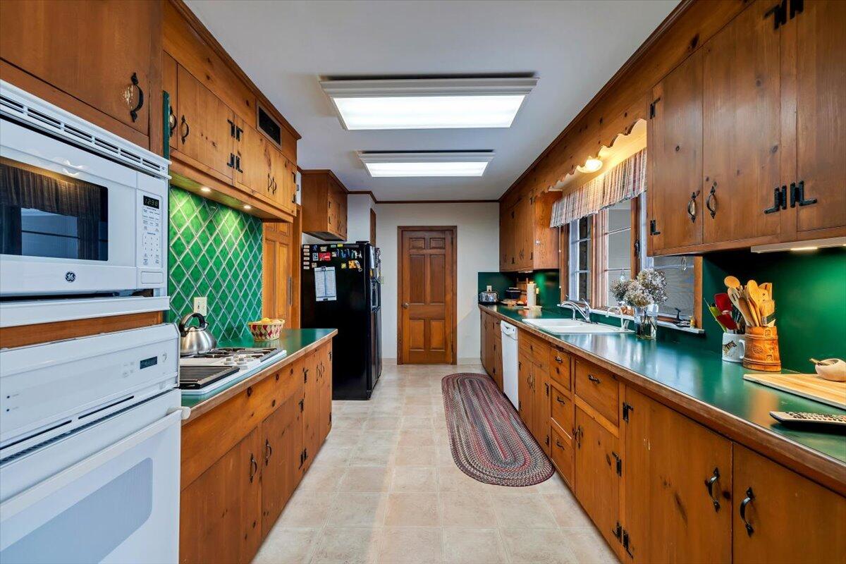 331 Summit Drive Cresco, PA 18326 - Photo 8 of 43 a kitchen with stainless steel appliances kitchen island granite countertop a large counter top space and stainless steel appliances