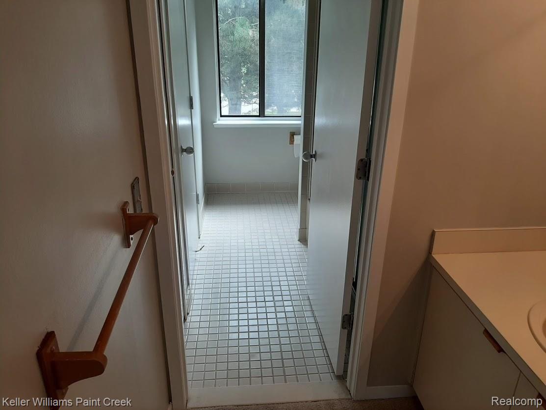 573 Victoria Court Rochester, MI 48307 - Photo 17 of 24 Bath2.jpg
