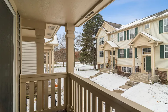 $245,000 | 18611 West Sterling Court, Grayslake, IL 60030