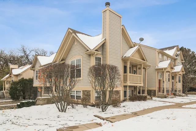 $245,000 | 18611 West Sterling Court, Grayslake, IL 60030