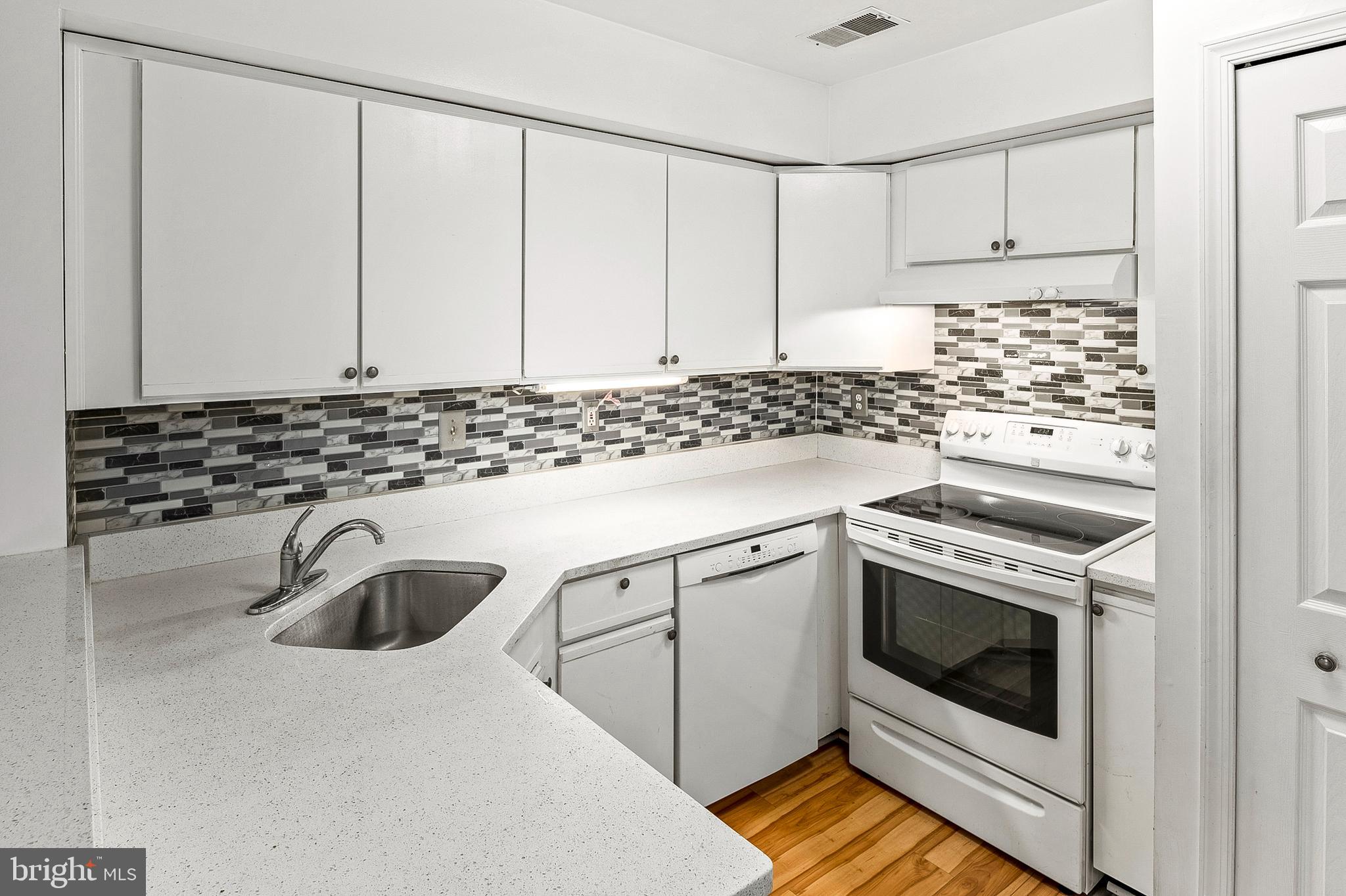 4 Fallen Tree Court, Unit 4H Baltimore, MD 21227 - Photo 12 of 23 Kitchen (alt view)